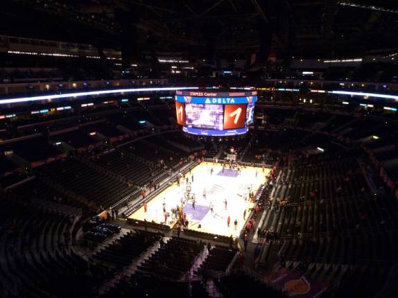 O ginásio do Lakers ainda vazio, uma hora antes do jogo em Los Angeles, na Califórnia, nos Estados Unidos